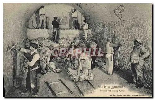 Cartes postales Folklore Vigne Vin Vendanges Champagne Moet & Chandon Percement d&#39une cave