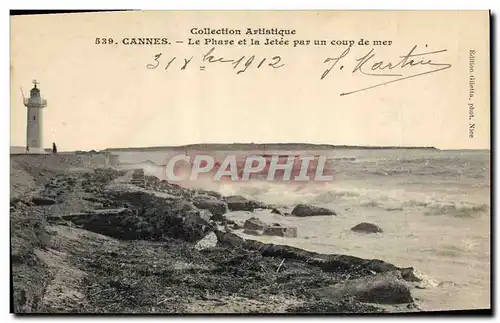 Cartes postales Phare et la jetee par un coup de mer Cannes