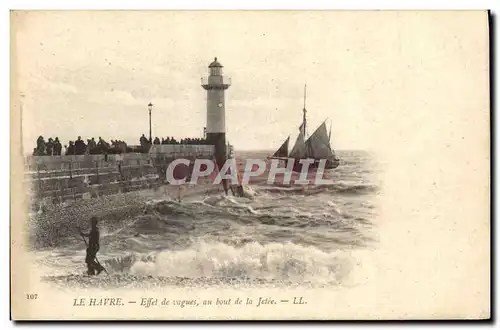 Cartes postales Phare Le Havre Effet de vagues au bout de la jetee Bateau