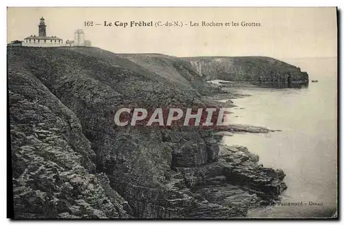 Cartes postales Phare Le Cap Frehel Les rochers et les grottes