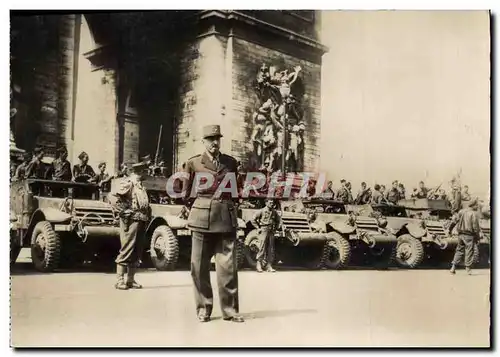 Cartes postales moderne Militaria Le general Koenig a l&#39Arc de Triomphe avec les troupes de l&#39armee Leclerc