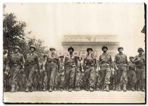 Moderne Karte Militaria Paris Defile des troupes americaines Avenue des Champs Elysees