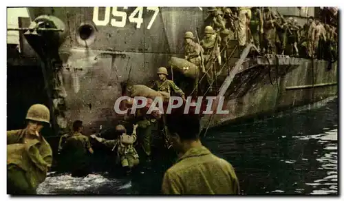 Cartes postales moderne Militaria Debarquement en Normandie Derbarquement d&#39un transport de troupes