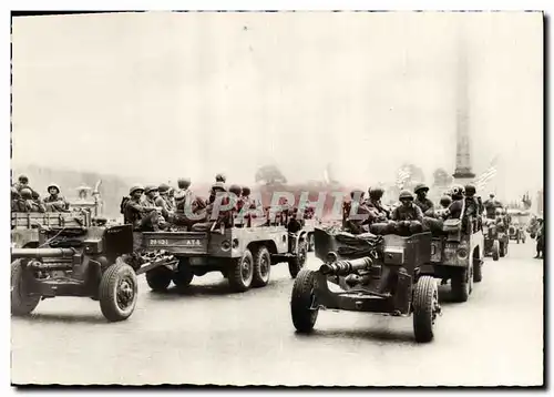 Moderne Karte Militaria Liberation de Paris L&#39artillerie de campagne americaine place de la Concorde