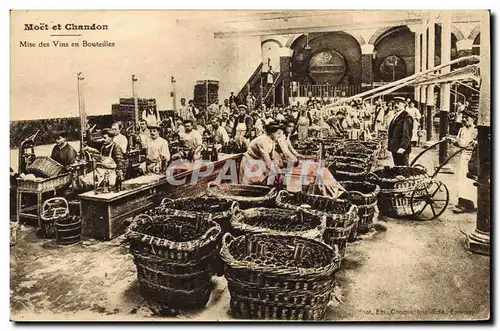 Cartes postales Champagne Moet & Chandon Mise des vins en bouteilles