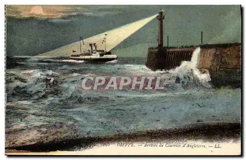 Cartes postales Phare Dieppe Arrivee du courrier d&#39Angleterre Bateau