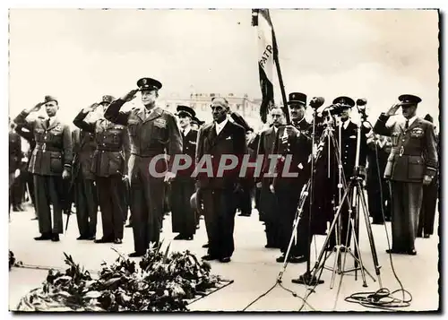 Ansichtskarte AK Militaria Liberation de Paris Le General Eisenhower a la tombe du soldat inconnu