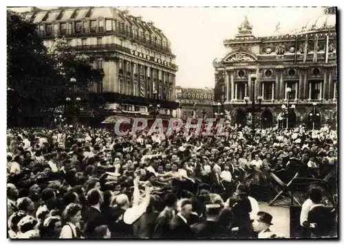 Cartes postales Militaria Paris La foule Place de l&#39Opera apres la prise de la Kommandantur