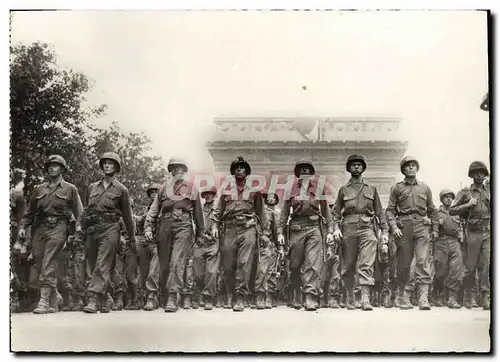 Ansichtskarte AK Militaria Paris Defile de l&#39infanterie americaine Avenue des Champs Elysees