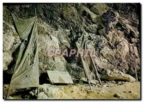 Cartes postales moderne Militaria St Agnan en Vercors Grotte de la Luire Centre speleo Destruction de l&#39hopital milit