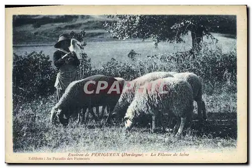 Ansichtskarte AK Folklore Environs de Perigueux Dordogne La fileuse de Laine Moutons