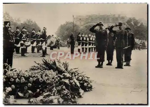 Cartes postales moderne Militaria Le General Bradley et le General Koenig devant la tombe du soldat inconnu