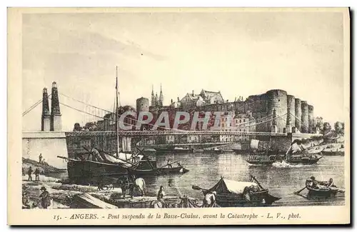 Cartes postales Pont suspendu de la Basse Chaine avant la catastrophe Angers Bateaux