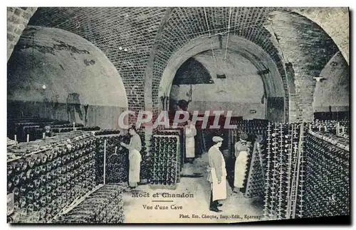 Cartes postales Folklore Vin Vendanges Champagne Moet & Chandon Vue d&#39une cave
