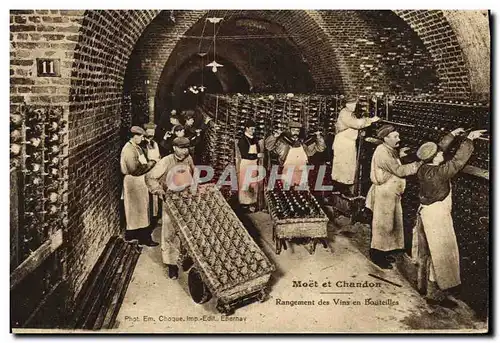 Cartes postales Folklore Vin Vendanges Champagne Moet & Chandon Rangement des vins en bouteilles