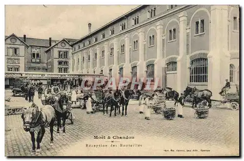 Cartes postales Folklore Vin Vendanges Champagne Moet & Chandon Reception des bouteilles