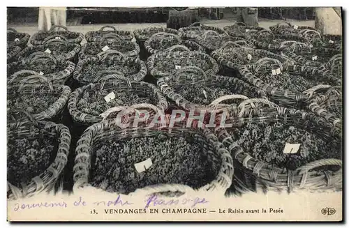 Cartes postales Folklore Vin Vendanges Champagne Le raisin avant la pesee