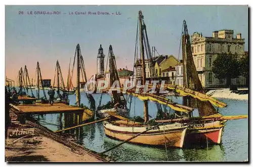 Cartes postales Phare Le Grau du Roi Le canal Rive droite Bateaux de peche