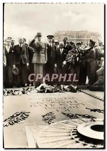 Moderne Karte Militaria Liberation de Paris Le General de Gaulle devant la dalle sacree du soldat inconnu