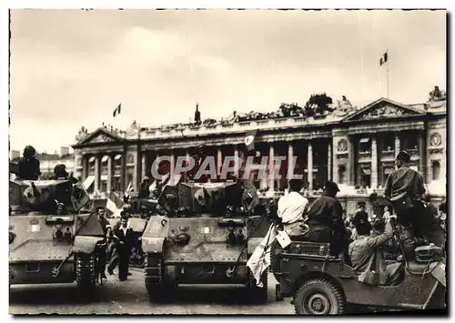 Moderne Karte Militaria Liberation de Paris Les chars Leclerc Place de la Concorde Tank