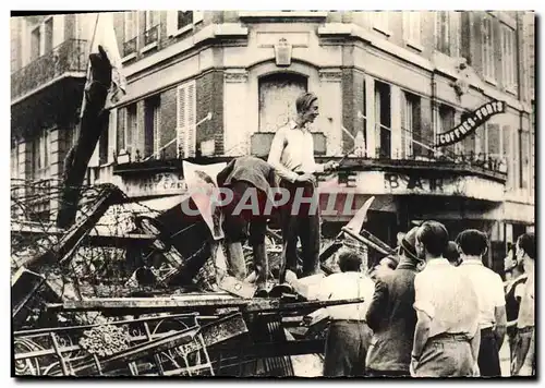 Cartes postales moderne Militaria Liberation de Paris Une barricade