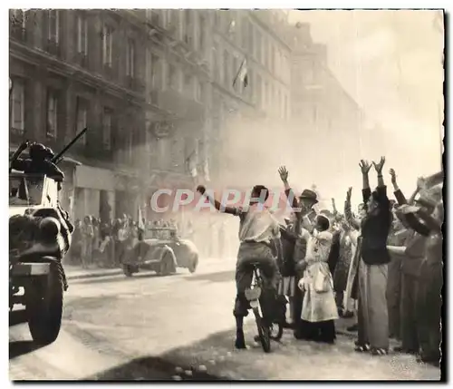 Cartes postales moderne Militaria Liberation de Paris Les autos blindees arrivent