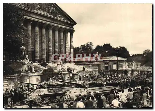 Moderne Karte Militaria Liberation de Paris Chars americains au Palais Bourbon Tank