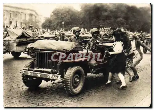Cartes postales moderne Militaria Accueil des parisiennes aux troupes americaines Jeep