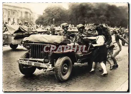 Moderne Karte Militaria Accueil des parisiennes aux troupes americaines Jeep