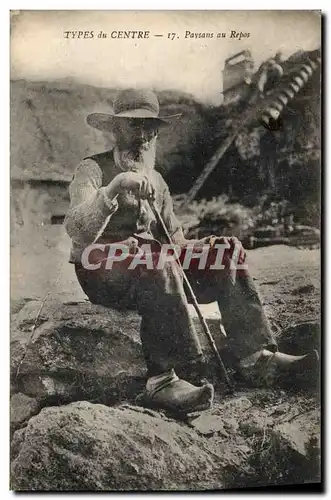 Cartes postales Folklore Types du Centre Paysans au repos TOP