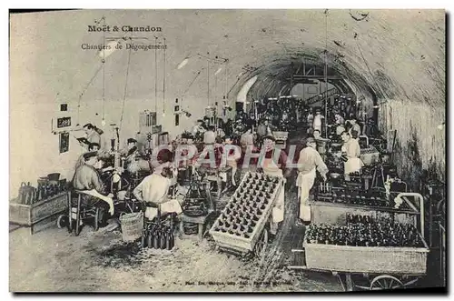 Cartes postales Folklore Vin Vendange Champagne Moet & Chandon Chantiers de degorgement