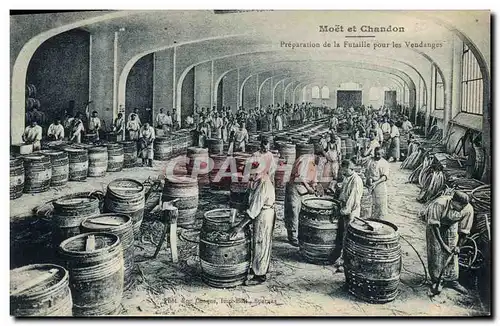 Cartes postales Folklore Vin Vendange Champagne Moet & Chandon Preparation de la Futaille pour les vendanges