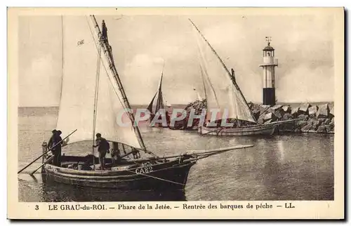 Cartes postales Phare Le Grau du Roi Phare de la jetee Rentree des barques de peche Bateau