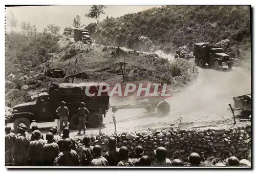 Cartes postales moderne Militaria De Tunis a Sienne Front francais d&#39Italie L&#39artillerie continue son avance