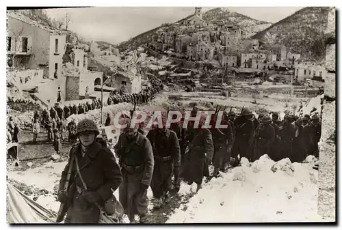 Cartes postales moderne Militaria De Tunis a Sienne Italie Tirailleurs montant en ligne