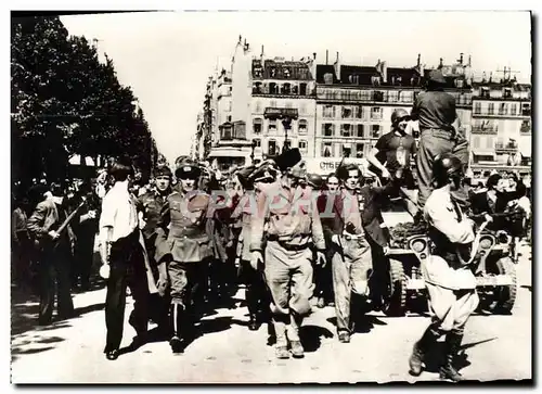 Moderne Karte Militaria Un groupe de prisonniers allemands Paris FFI