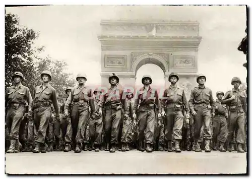 Cartes postales moderne Militaria L&#39infanterie americaine a l&#39Etoile Avenue des Champs Elysees Paris