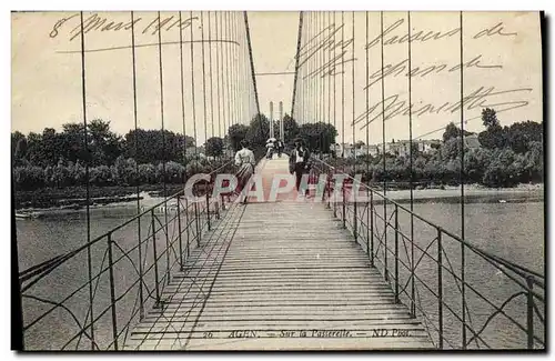 Ansichtskarte AK Pont Agen Sur la passerelle