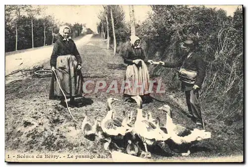 Cartes postales Folklore Scenes du Berry Le passage du facteur