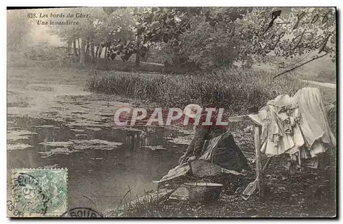 Cartes postales Folklore Les bords du Cher Une lavandiere