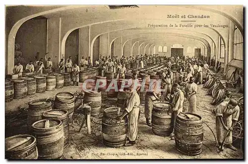 Ansichtskarte AK Folklore Vin Vendange Champagne Moet & Chandon Preparation de la Futaille pour les vendanges