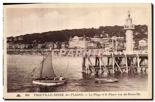 Cartes postales Phare Trouville Reine des Plages La plage et le phare vus de Deauville Bateau