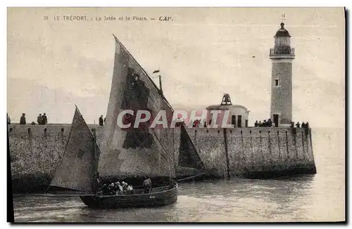 Cartes postales Le Treport La jetee et le Phare Bateau