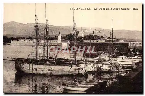 Cartes postales Antibes Le Port et le Fort Carre Phare