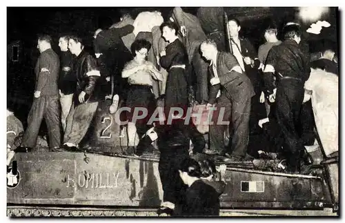 Cartes postales moderne Militaria Nuit du 24 Aout le premier char Leclerc arrive a l&#39Hotel de ville Paris