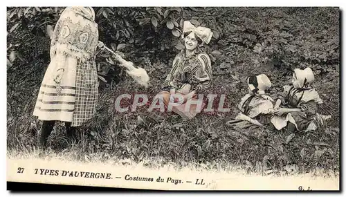 Cartes postales Folklore Auvergne Costumes du pays Enfants