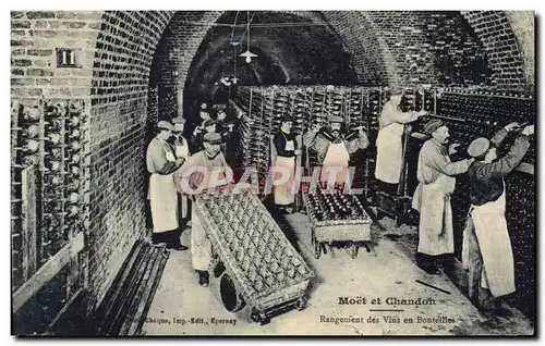 Cartes postales Folklore Vin Vendange Champagne Moet & Chandon Rangement des vins en bouteilles
