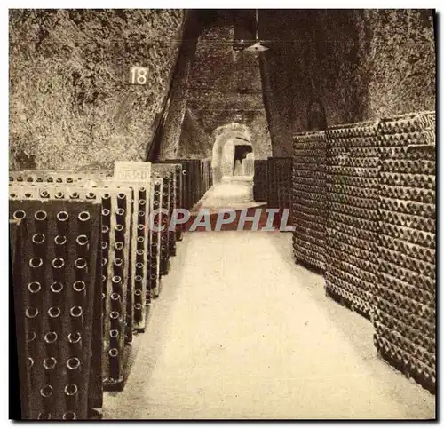 Cartes postales Folklore Vin Vendange Champagne Pommery & Greno Reims Enfilade de crayeres d&#39origine gallo ro