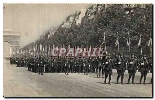 Cartes postales Militaria Revue du 14 Juillet Les chasseurs a pied Paris Arc de Triomphe