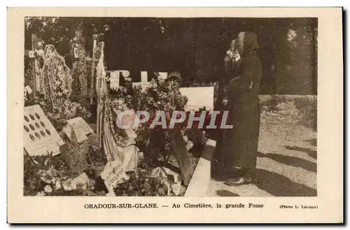 Cartes postales Militaria Oradour sur Glane Au cimetiere La grande fosse